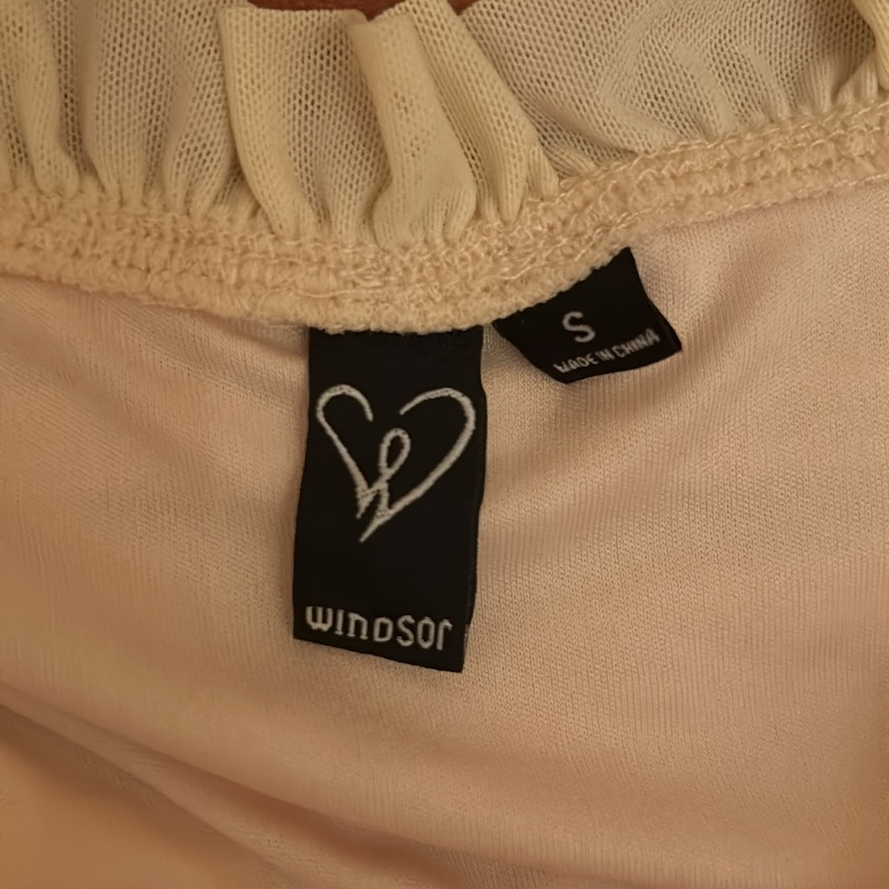 Windsor Hooked In Ruched Crop Top - Picture 8 of 8